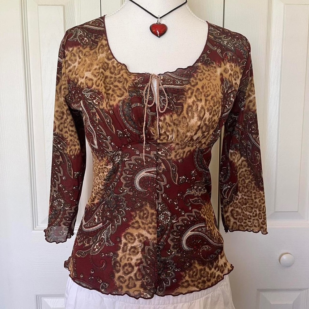 2000’s American Vintage Woman’s Burgundy bohemian and cream milkmaid blouse
